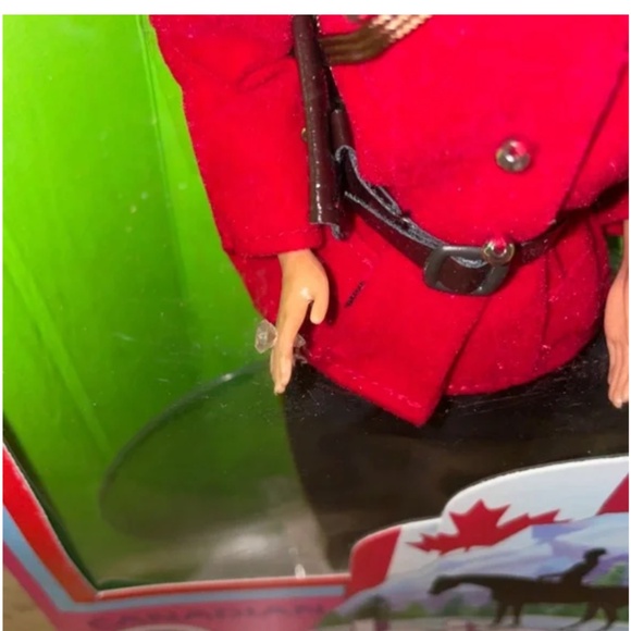 BARBIE Canadian Mountie  - Vintage1987  NIB - Picture 5 of 16